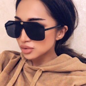 Meet your Posher, Nodi